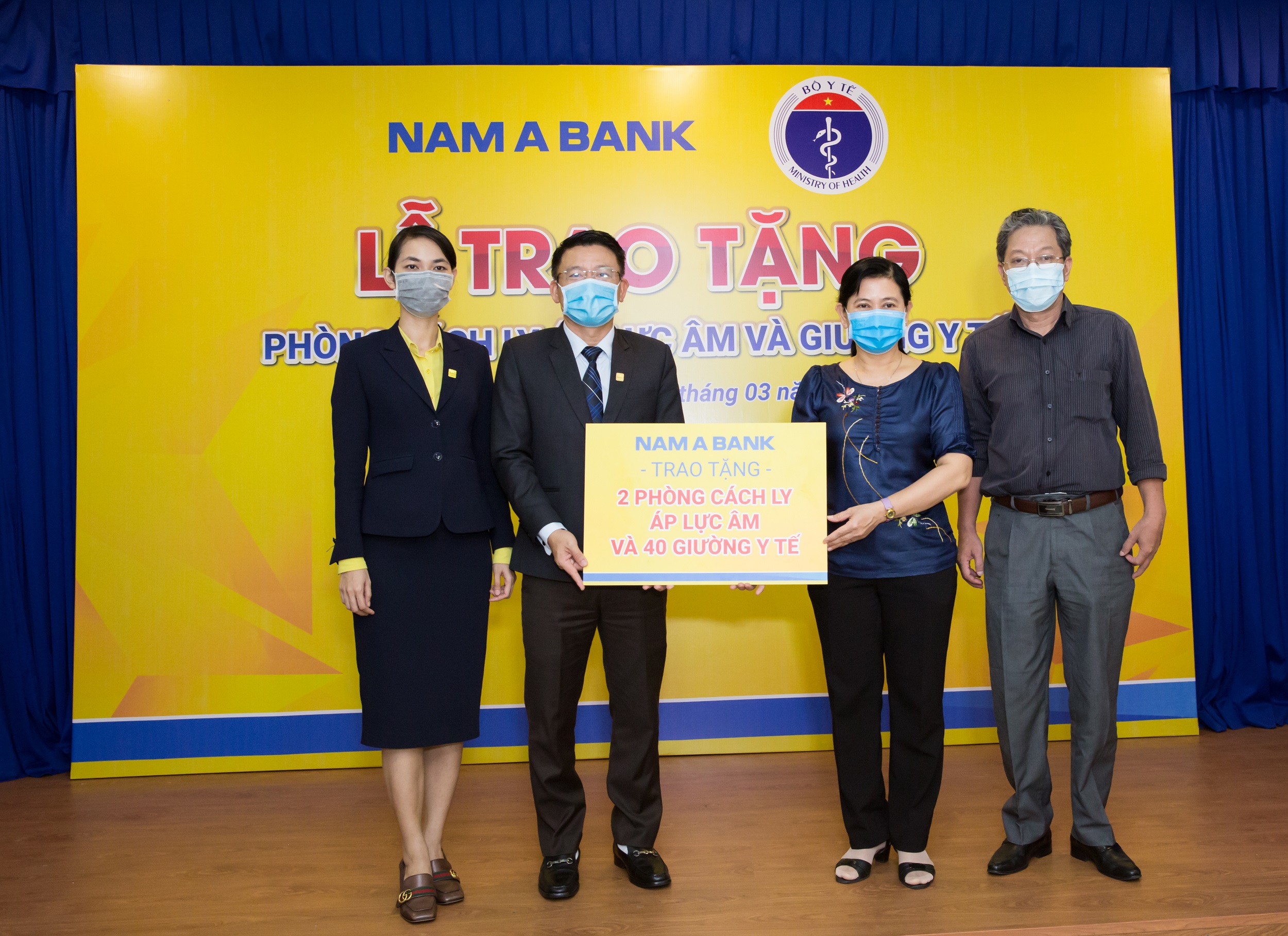 Hàng ngàn phần quà của Nam A Bank trao tặng đến người dân vùng dịch