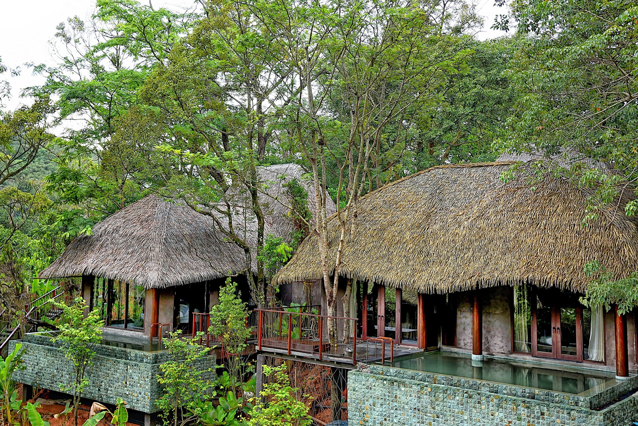 Ngôi nhà lợp mái rạ có cấu trúc hình tròn để chống chịu bão lũ ở Việt Nam