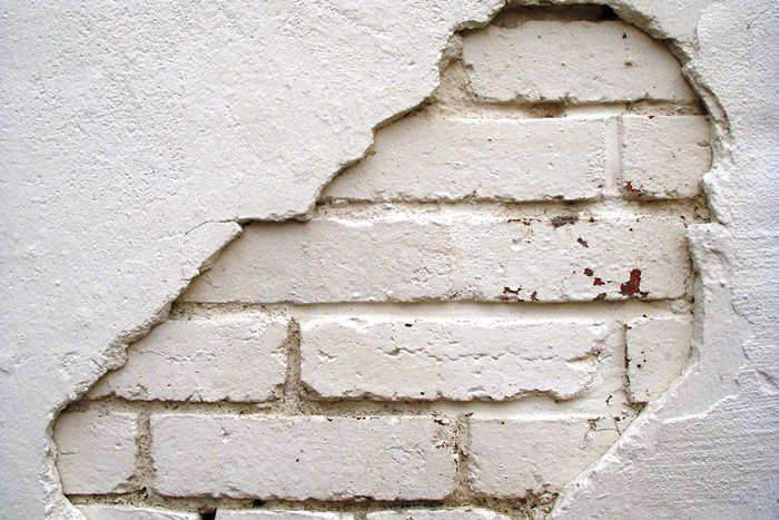 Tường dễ bong tróc, bay màu sơn do lỗi khi xây dựng nhà ở